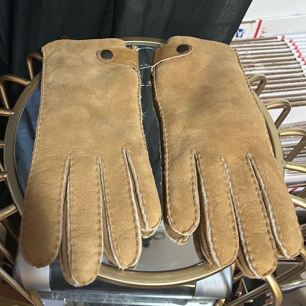 Ugg Genuine Shearling Lined Leather Tech Gloves N… - image 4